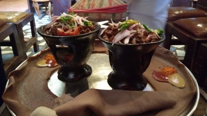 Chickena Tibbs Tepsinin ortasında